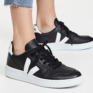 Women’s veja v-10 black sneakers
